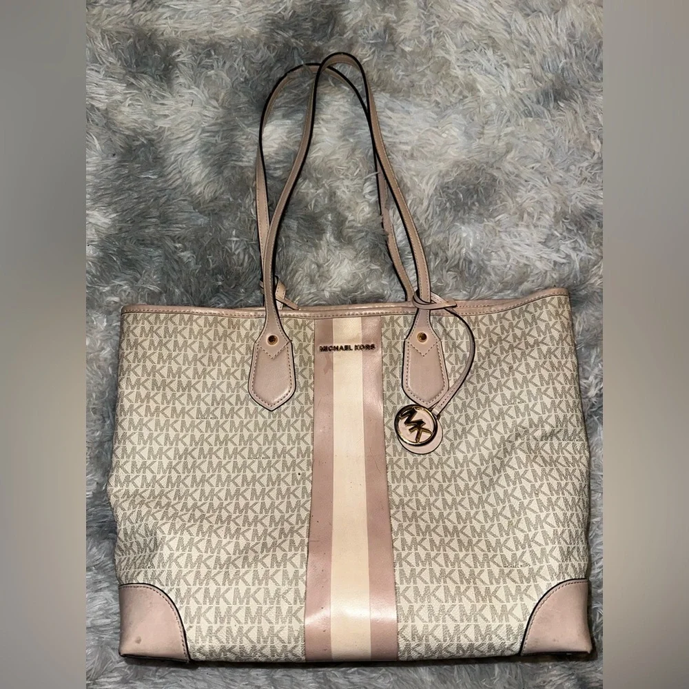Michael Kors Signature Logo Tote W/Light Pink